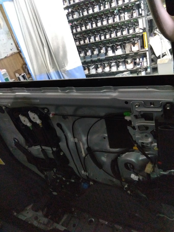 VOXYスライドドア修理事例