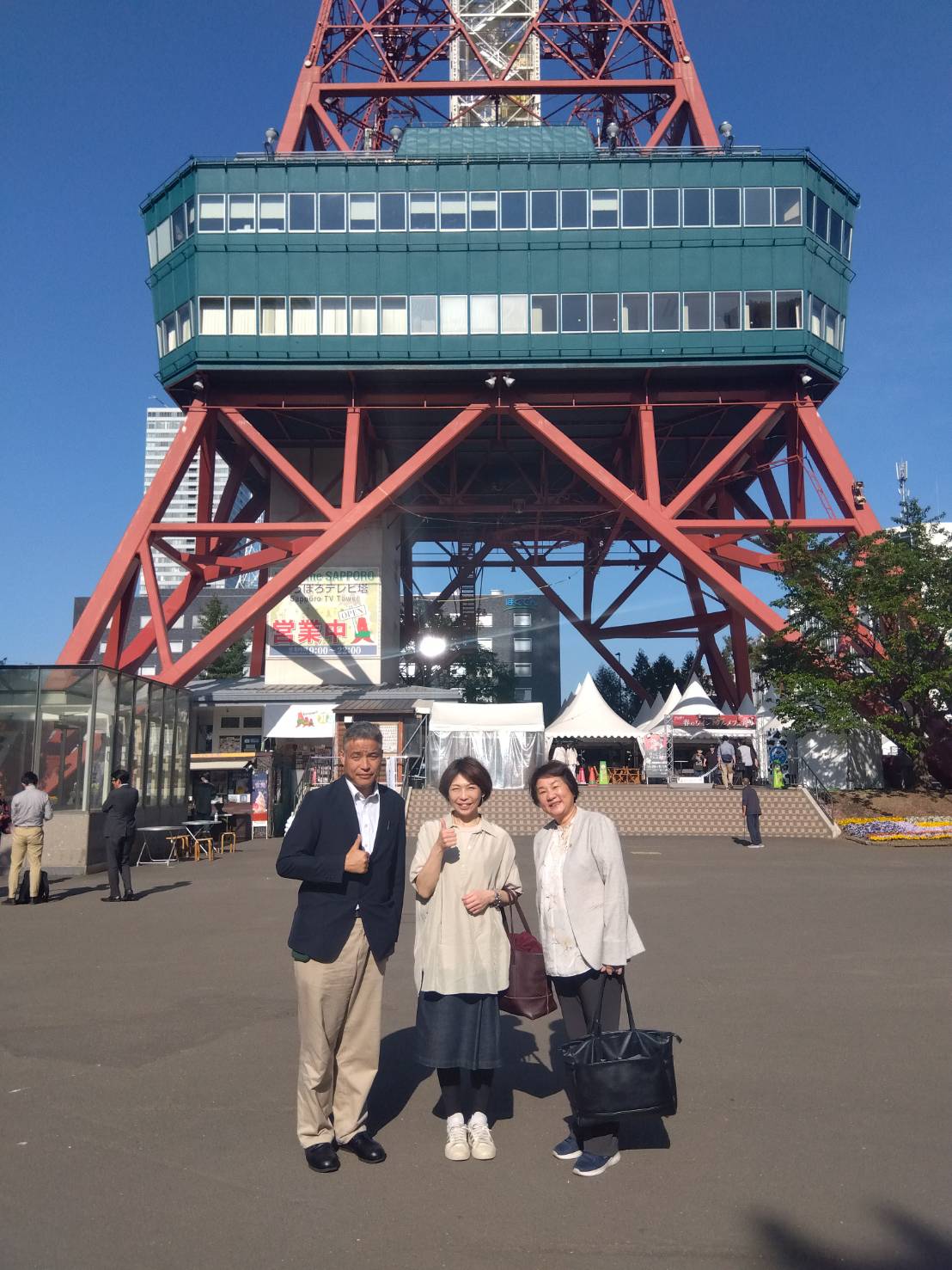 札幌テレビ塔前にて介護タクシー開業相談