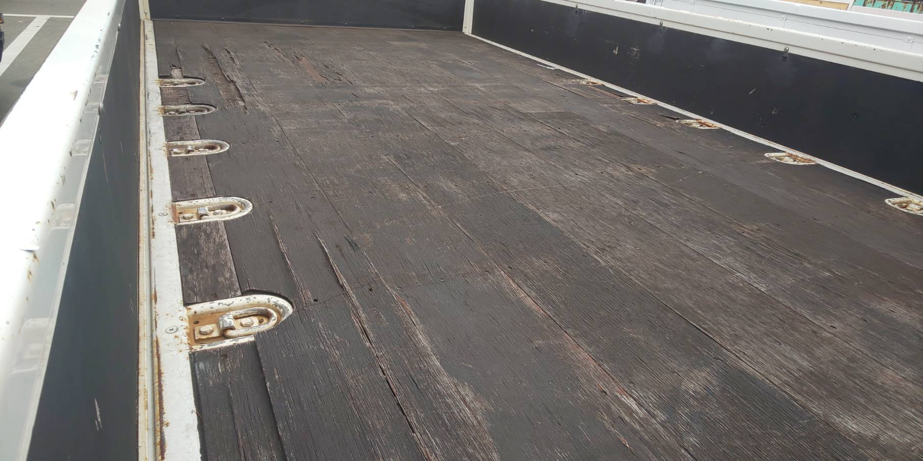 アピトンという材質の木