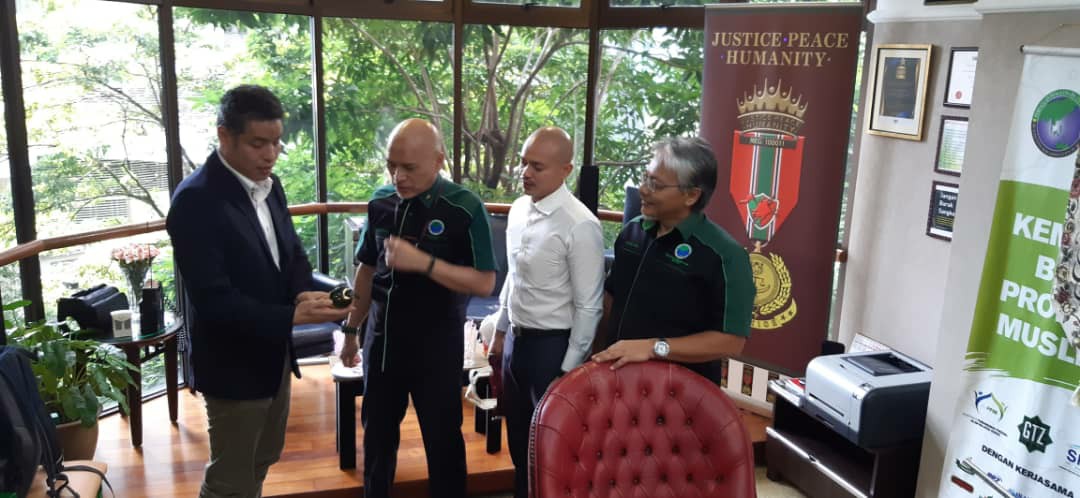 マレーシアにて商談