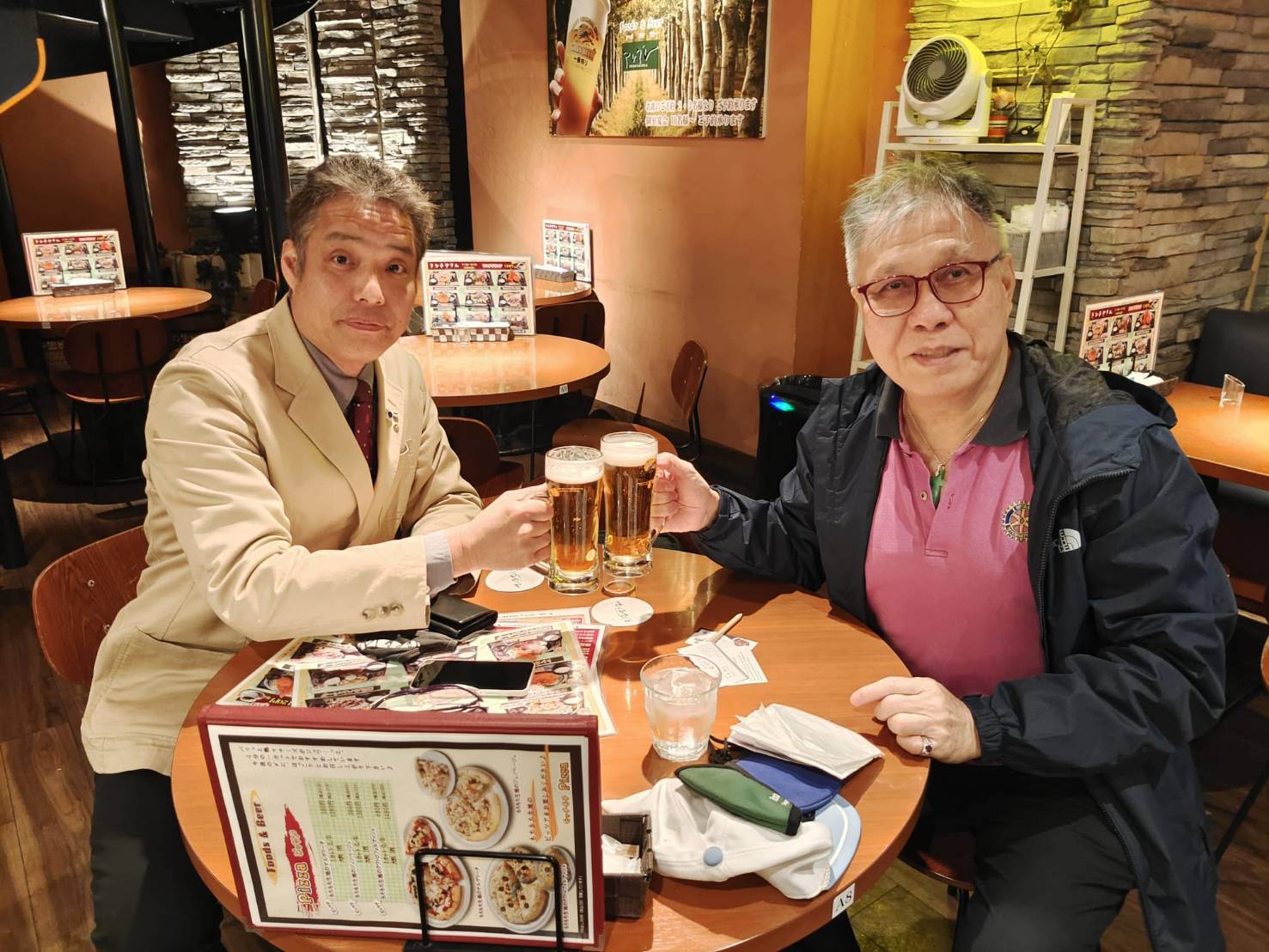 シンガポールのロータリアンと語らう