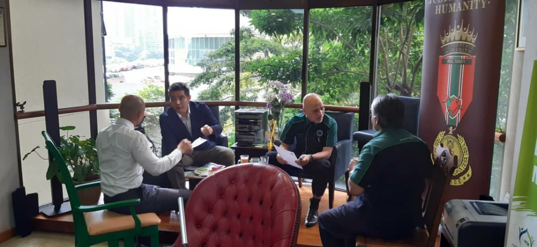 マレーシアにて商談