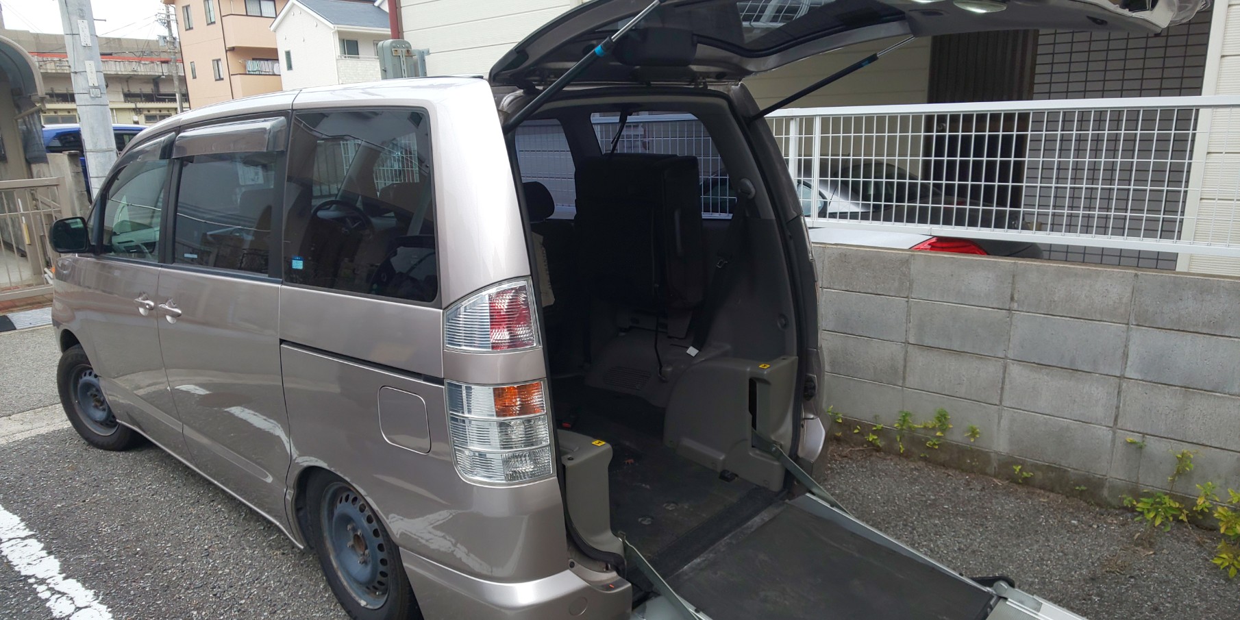 VOXY AZR60　福祉車両